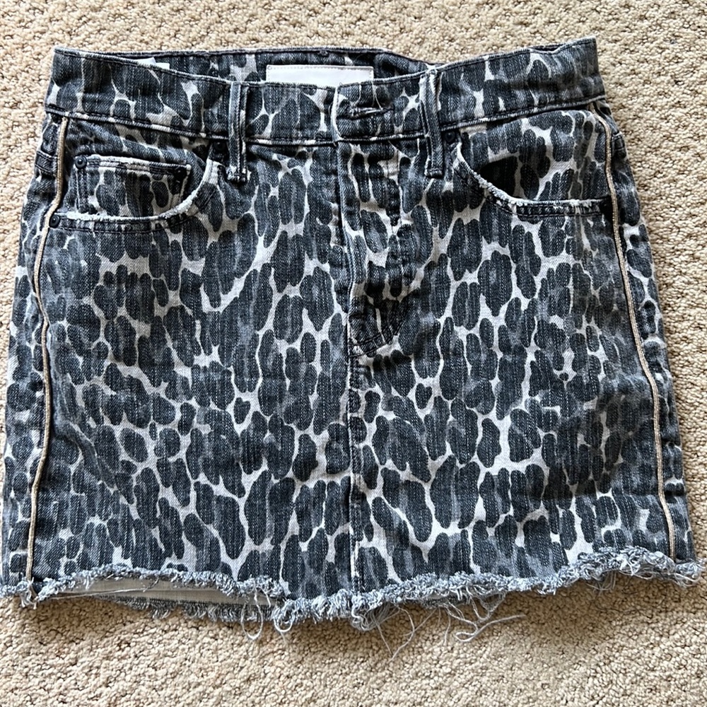 Mother Size 24 Adorable Cheetah print skirt